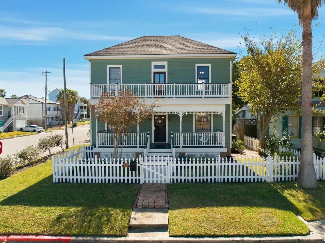 1001 Ave K, Galveston, TX, 11% reduction (est. $982 tax savings)